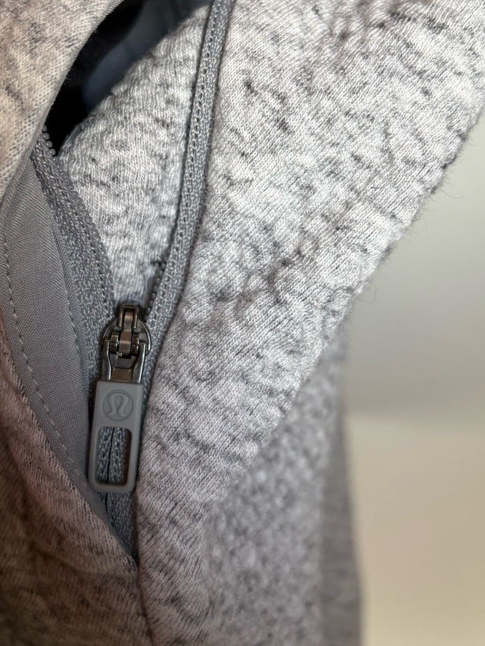 Lululemon Men’s At Ease Crew Neck Sweatshirt Heathered Grey Textured Size M - Picture 5 of 9